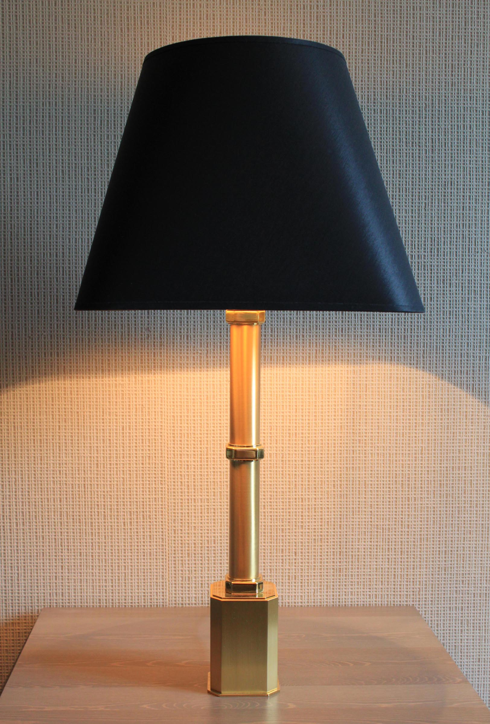 Lampe en bronze et laiton poli verni - Collection particulière