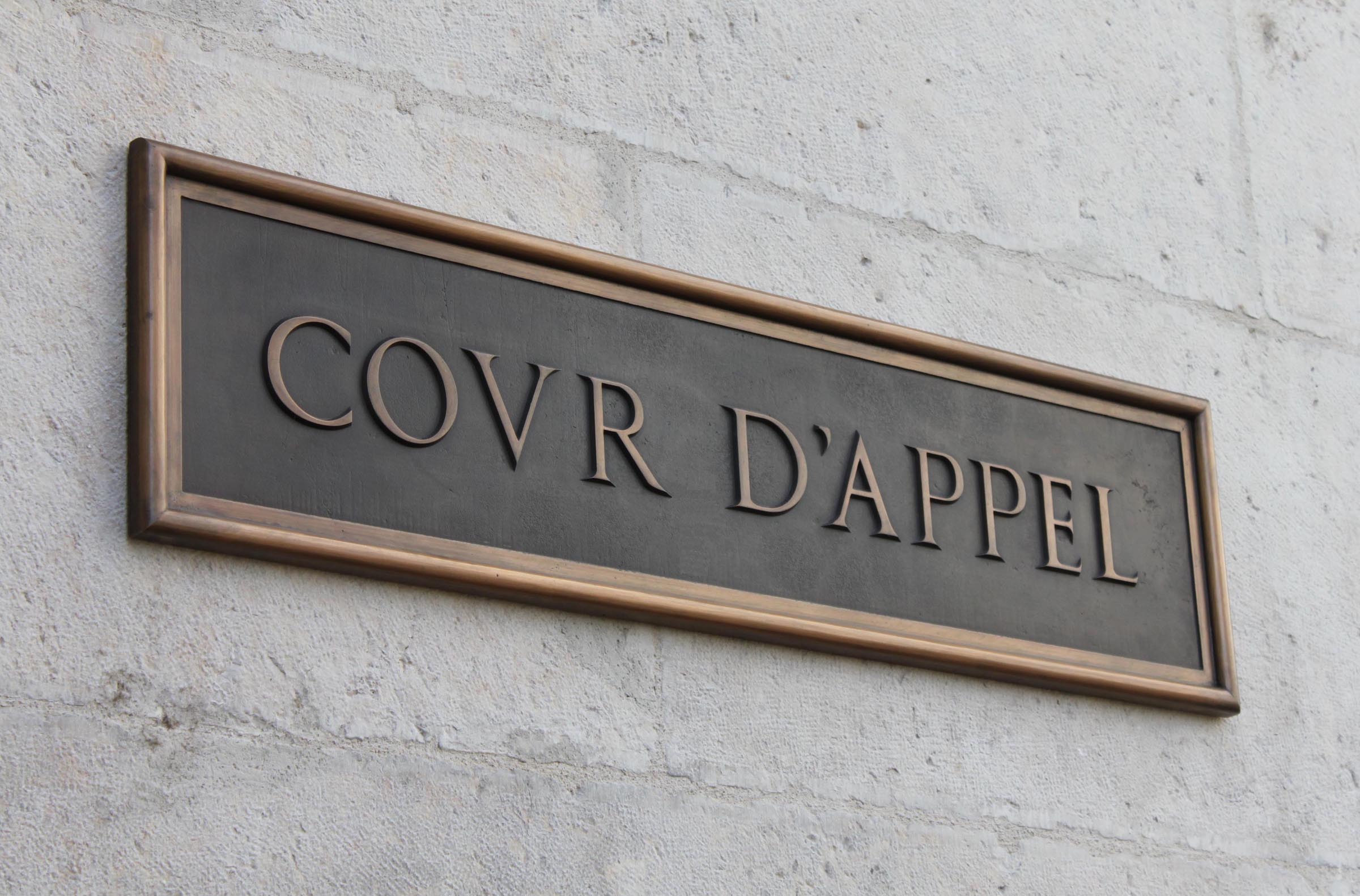 Plaque de la cour d'appel en bronze patiné - Lyon