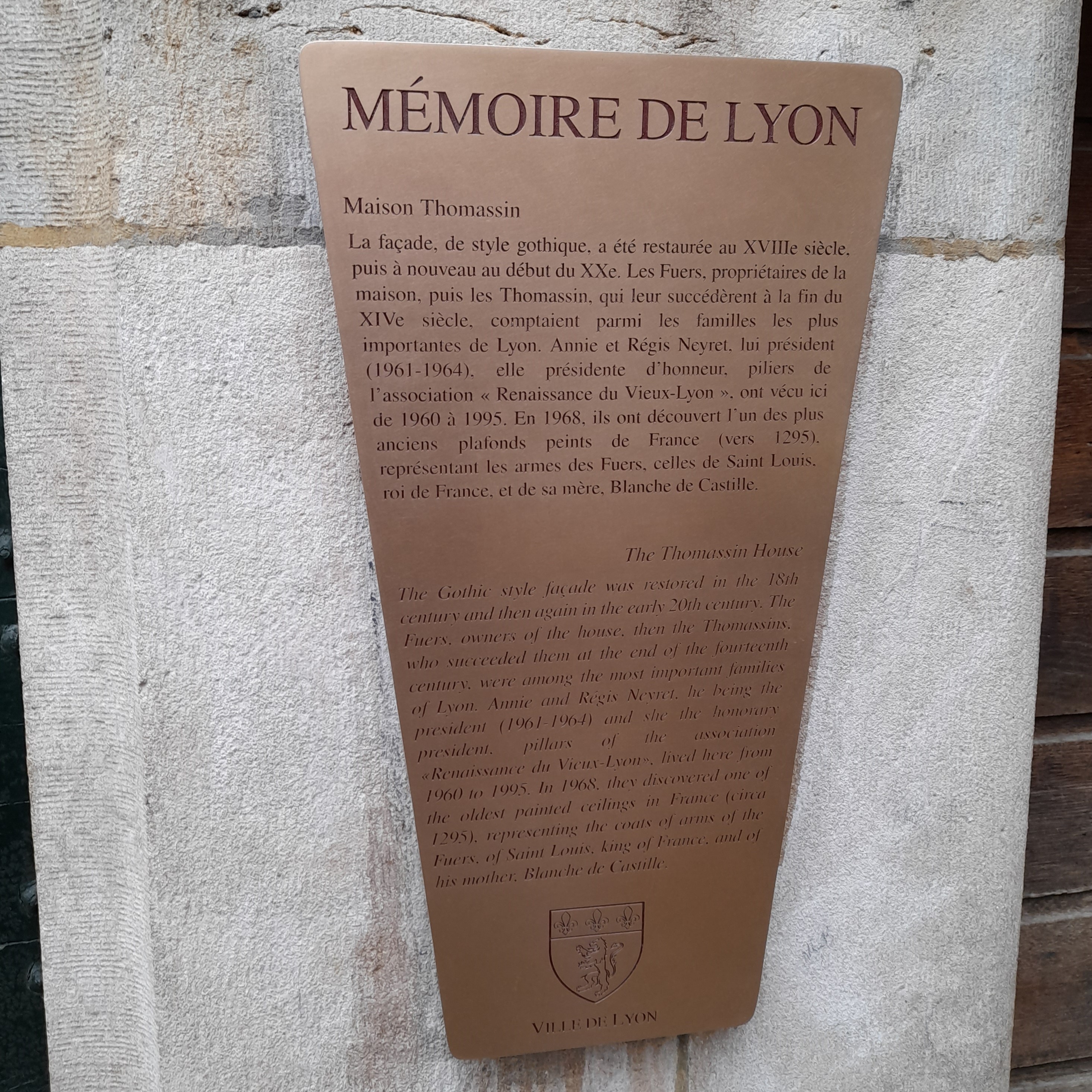 Plaque en bronze pour la Maison Thomassin à Lyon