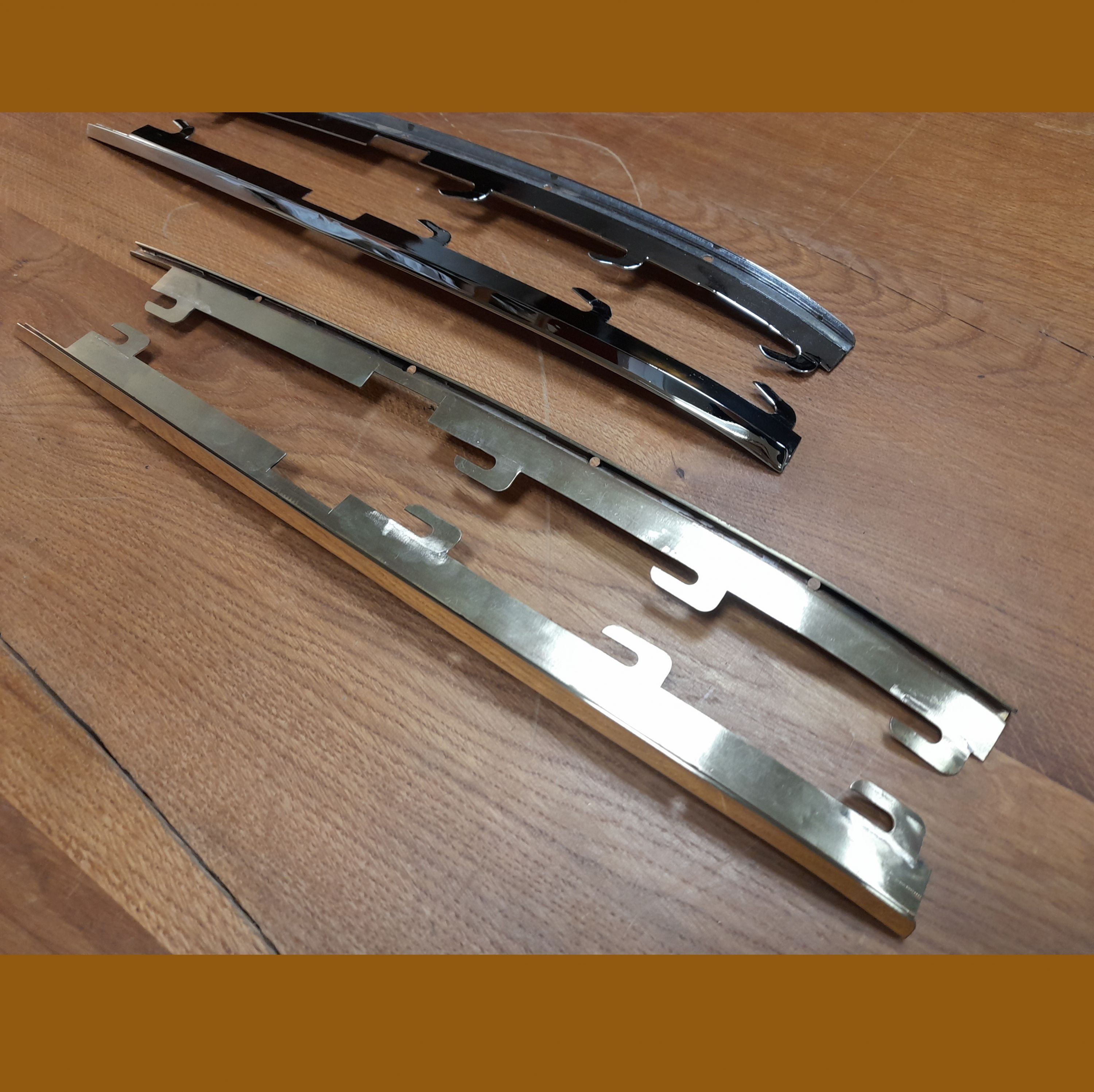 Reproduction à l'identique d'un jeu de gouttières de capote de Jaguar XK120 en laiton (à chromer)