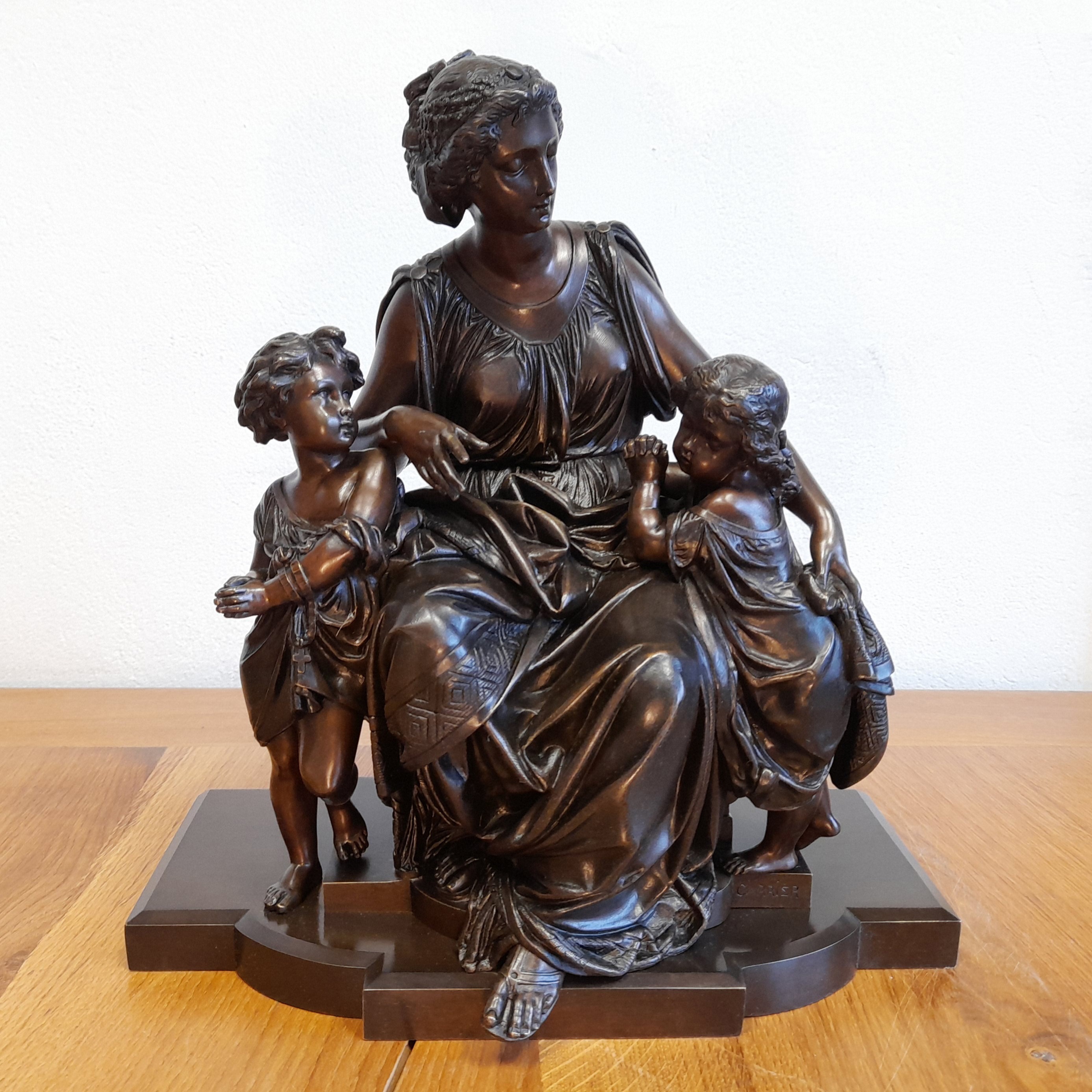 Bronze "Mére et ses enfants en prière" de Carrier Belleuse - Collection particulière
