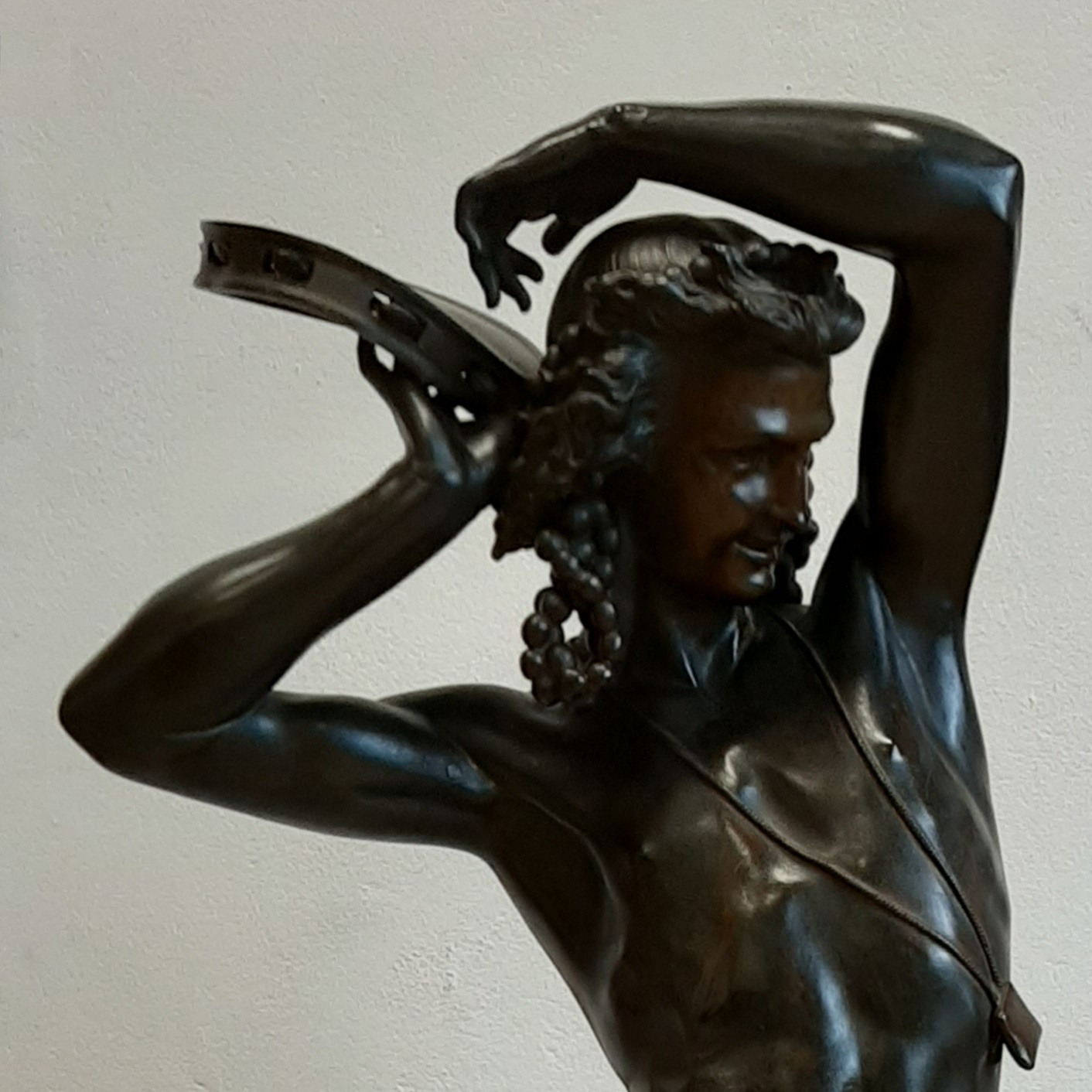 Avant redressage, "Danseur Napolitain au tambourin" de A. Carrier - Collection particulière