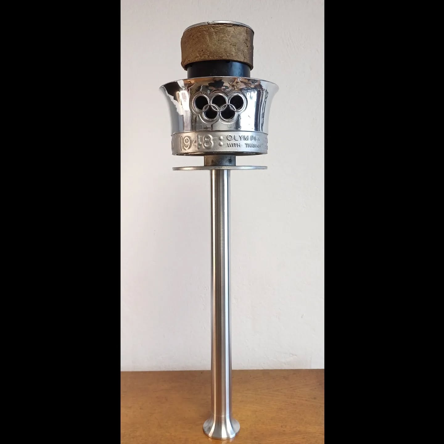 Torche olympique en aluminium des jeux de Londres de 1948, après restauration - Collection particulière