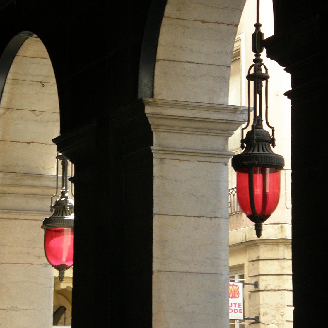Lanterne en bronze laquée noir - Opéra national de Lyon
