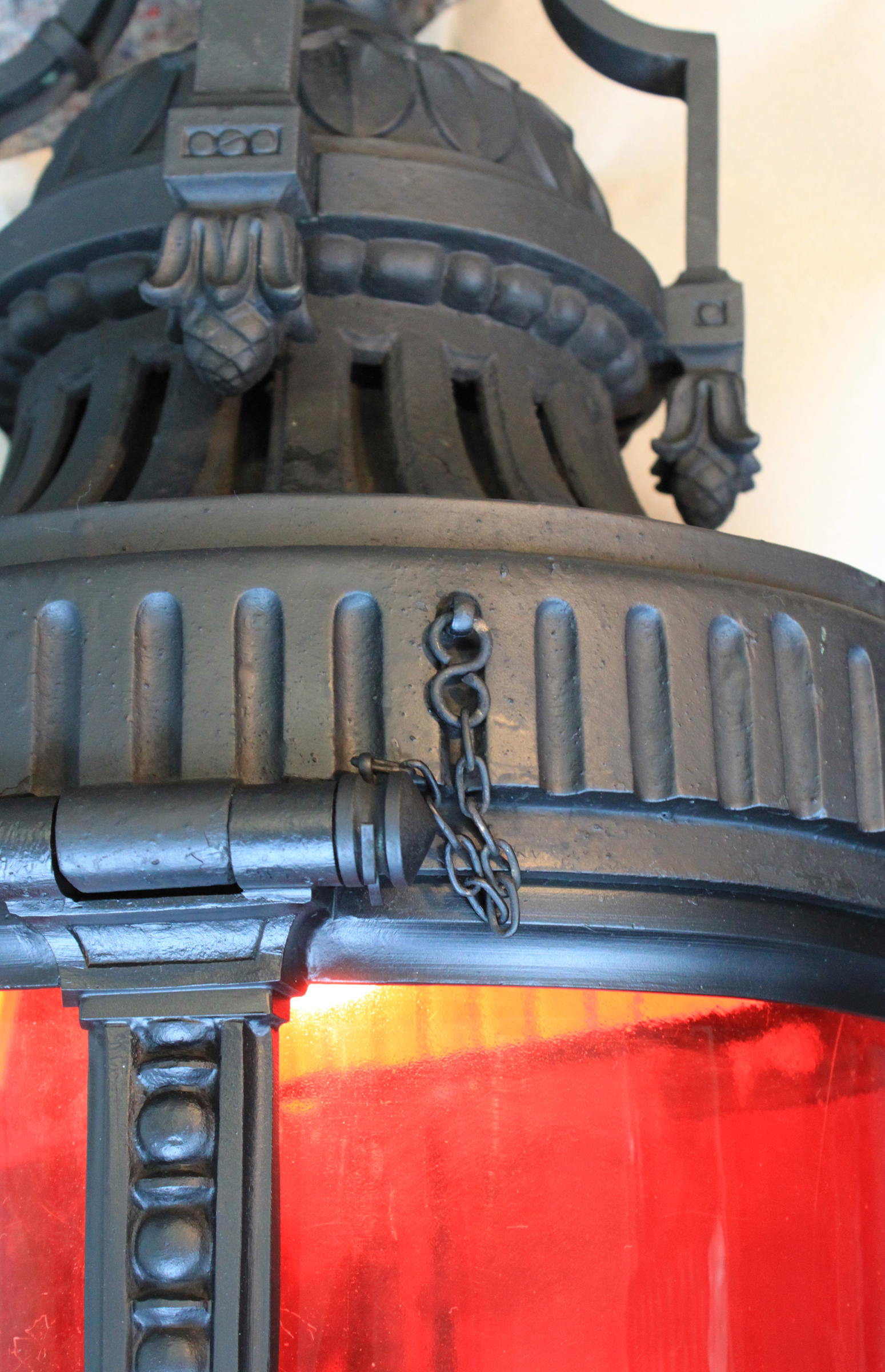 Lanterne en bronze laquée noir - Opéra national de Lyon