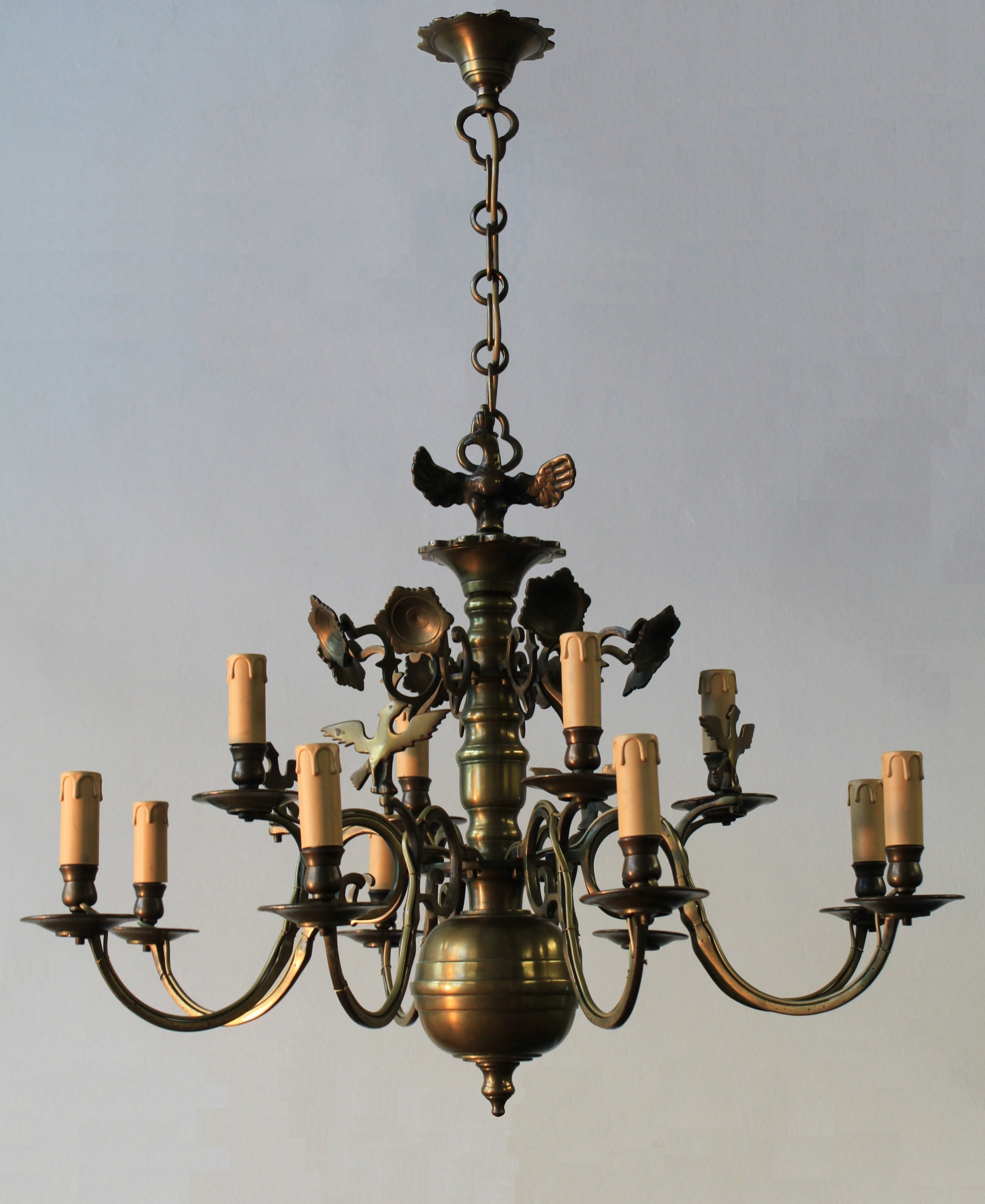 Lustre en bronze patiné - Collection particulière