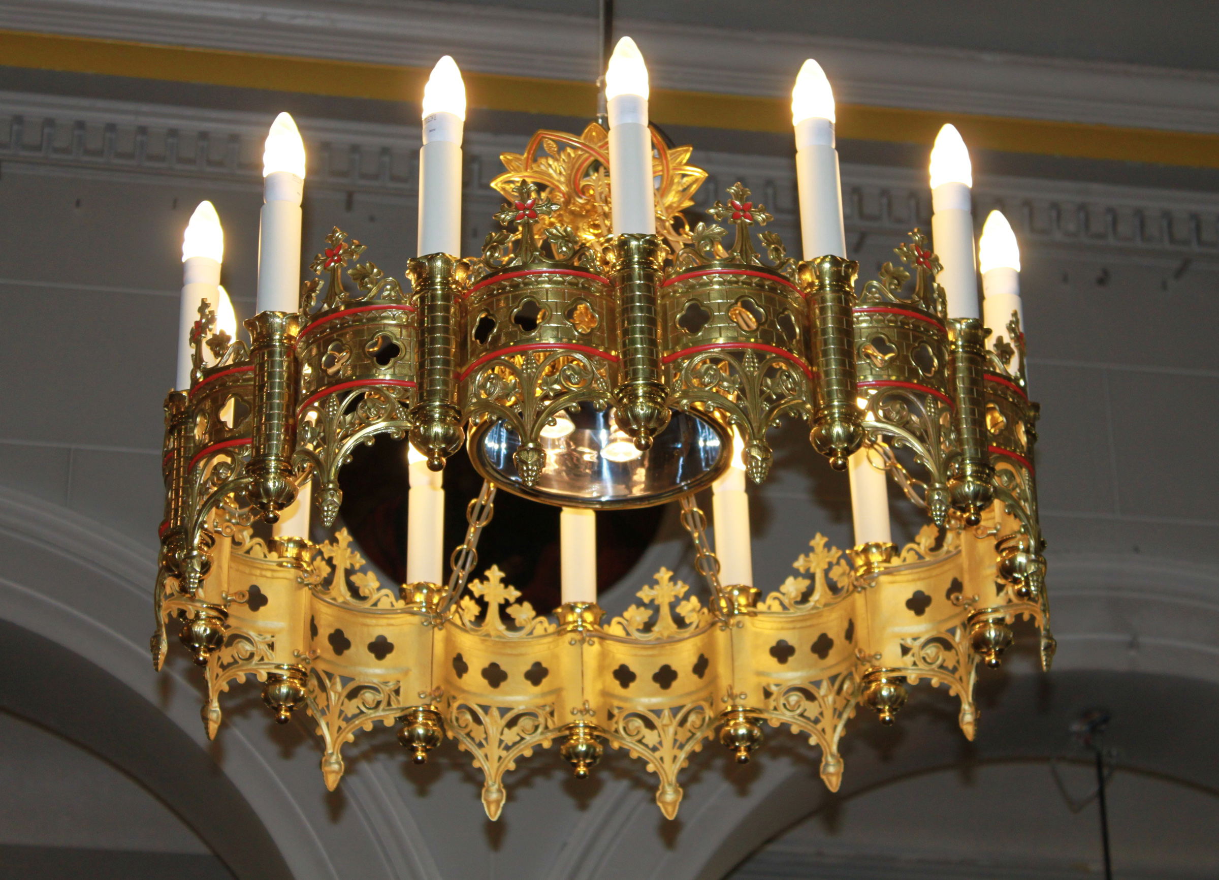 Lustres de la nef en bronze verni - Eglise Saint Irénée - Lyon