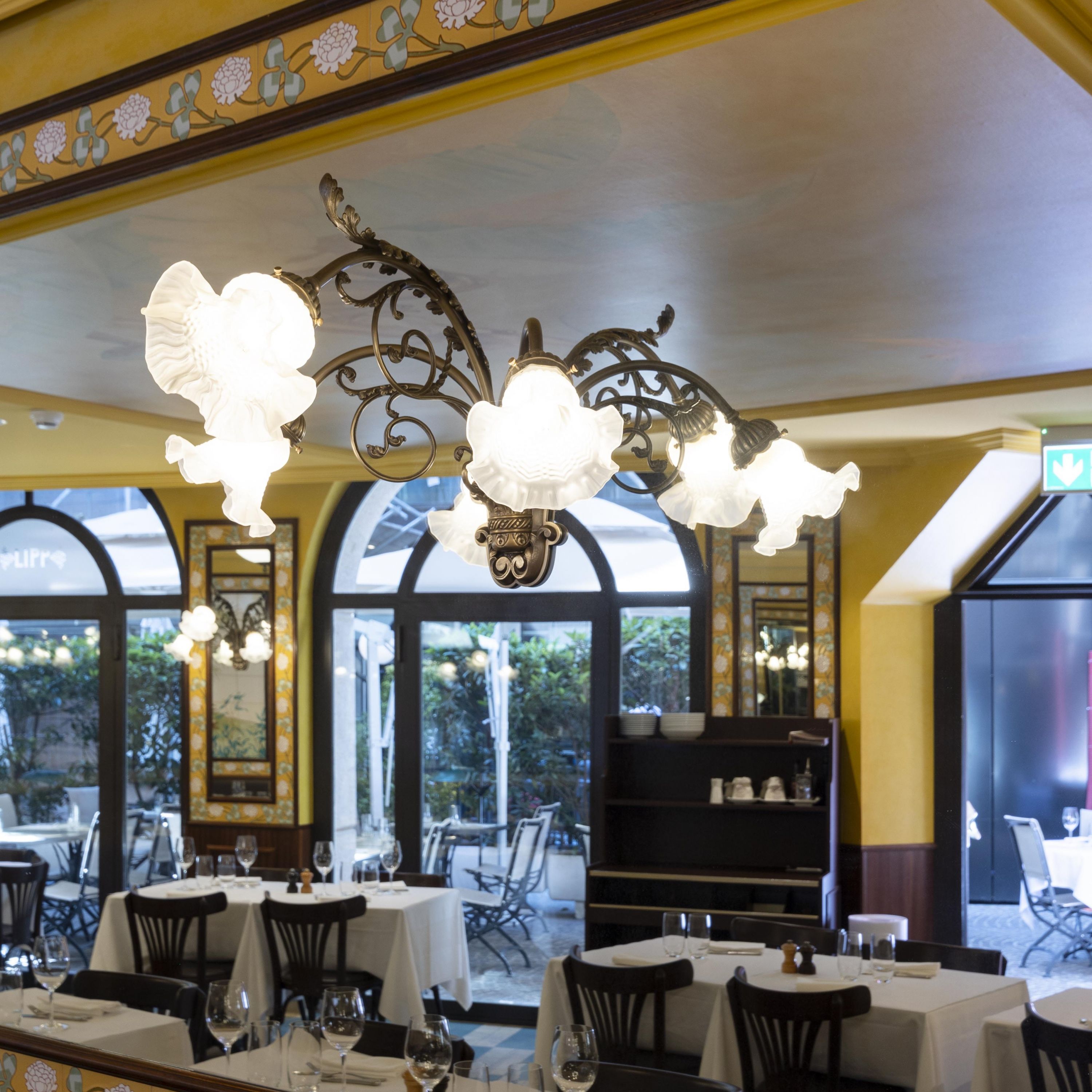 Restauration des luminaires de la brasserie Lipp à Genéve dont 16 appliques © Photo GENT