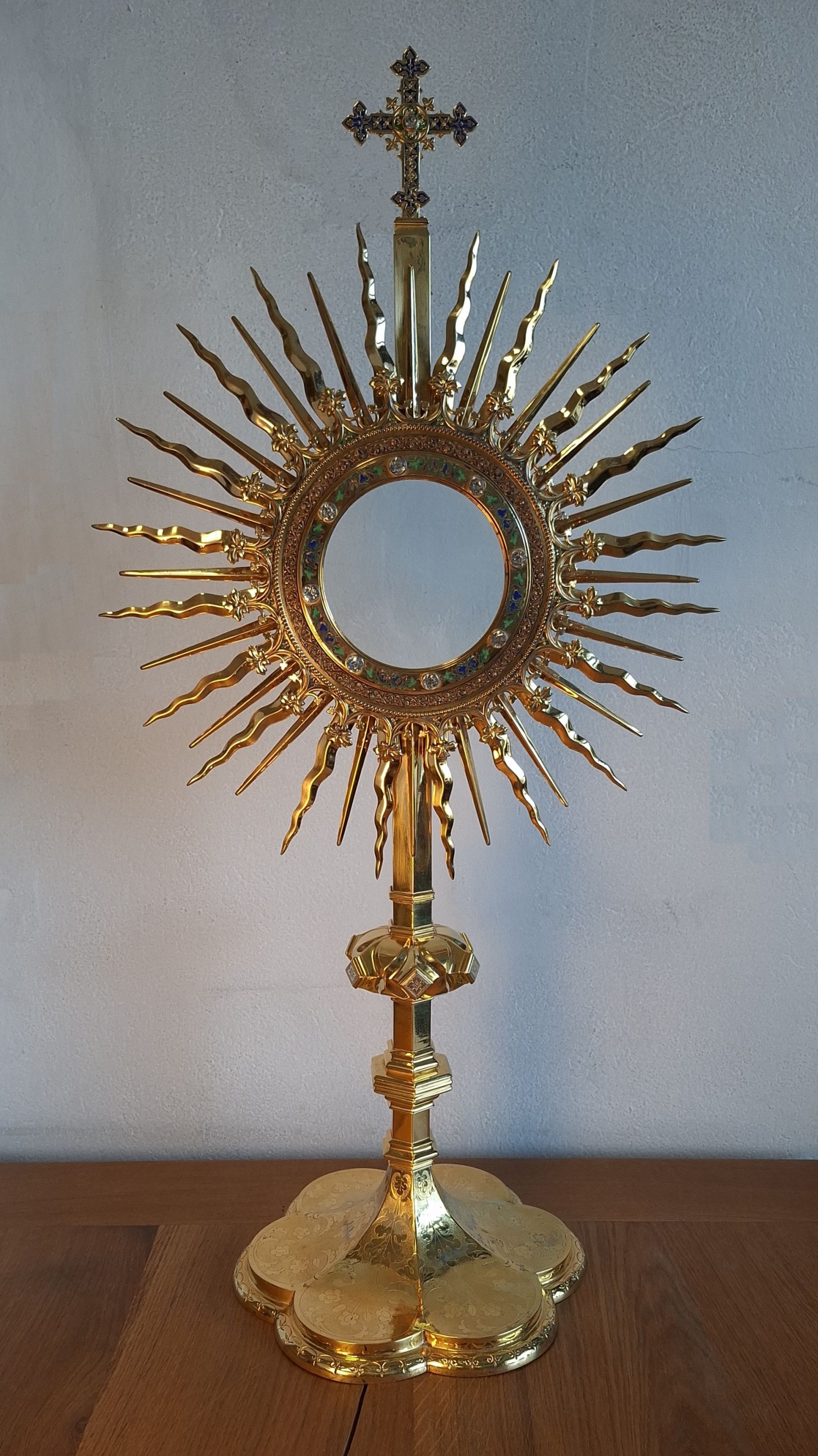 Ostensoir "Grand soleil" en laiton doré - Sanctuaire de Paray le Monial