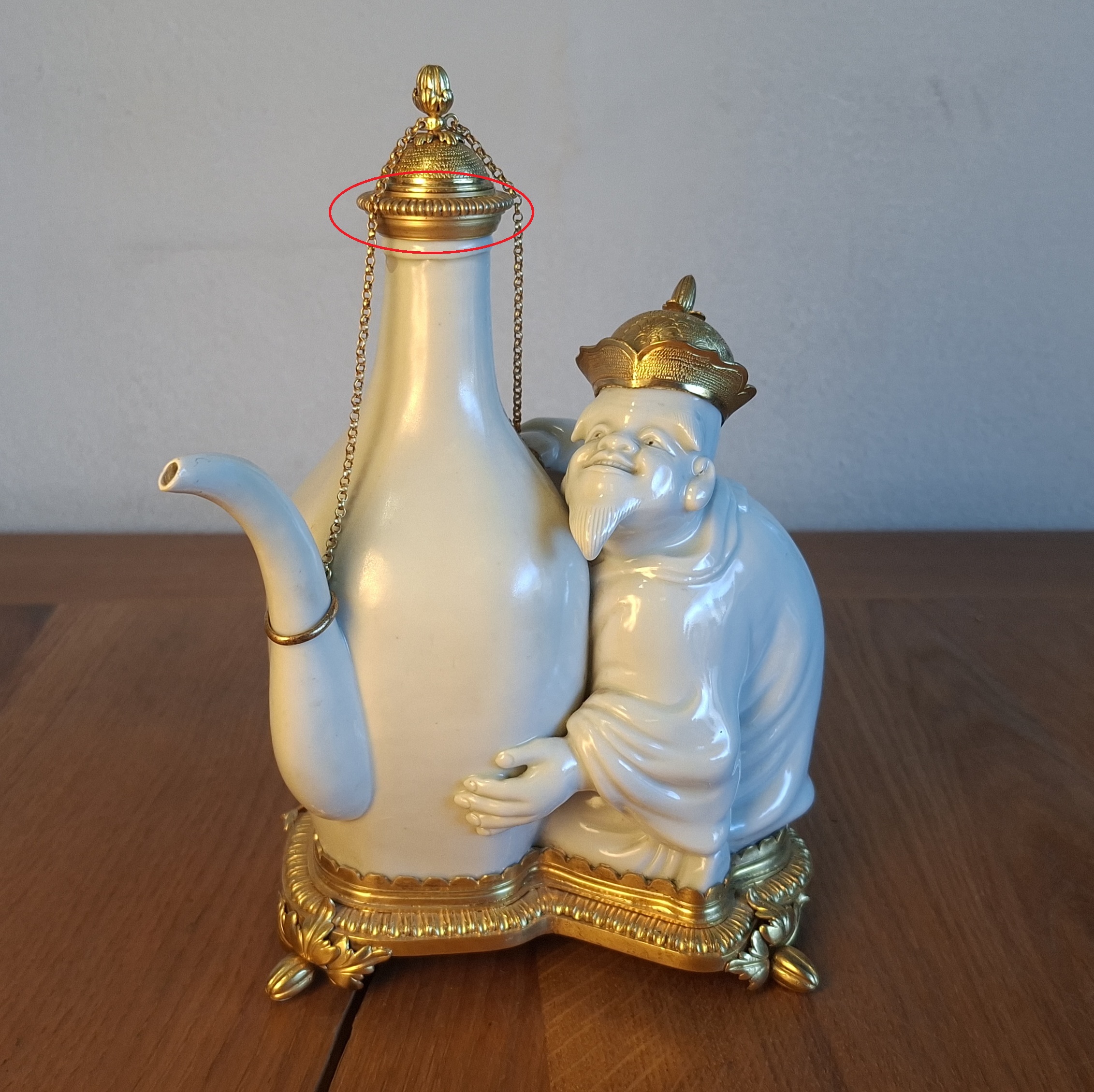 Reproduction d'une pièce manquante (tournage et ciselure) sur une theière Régence - Collection particulière