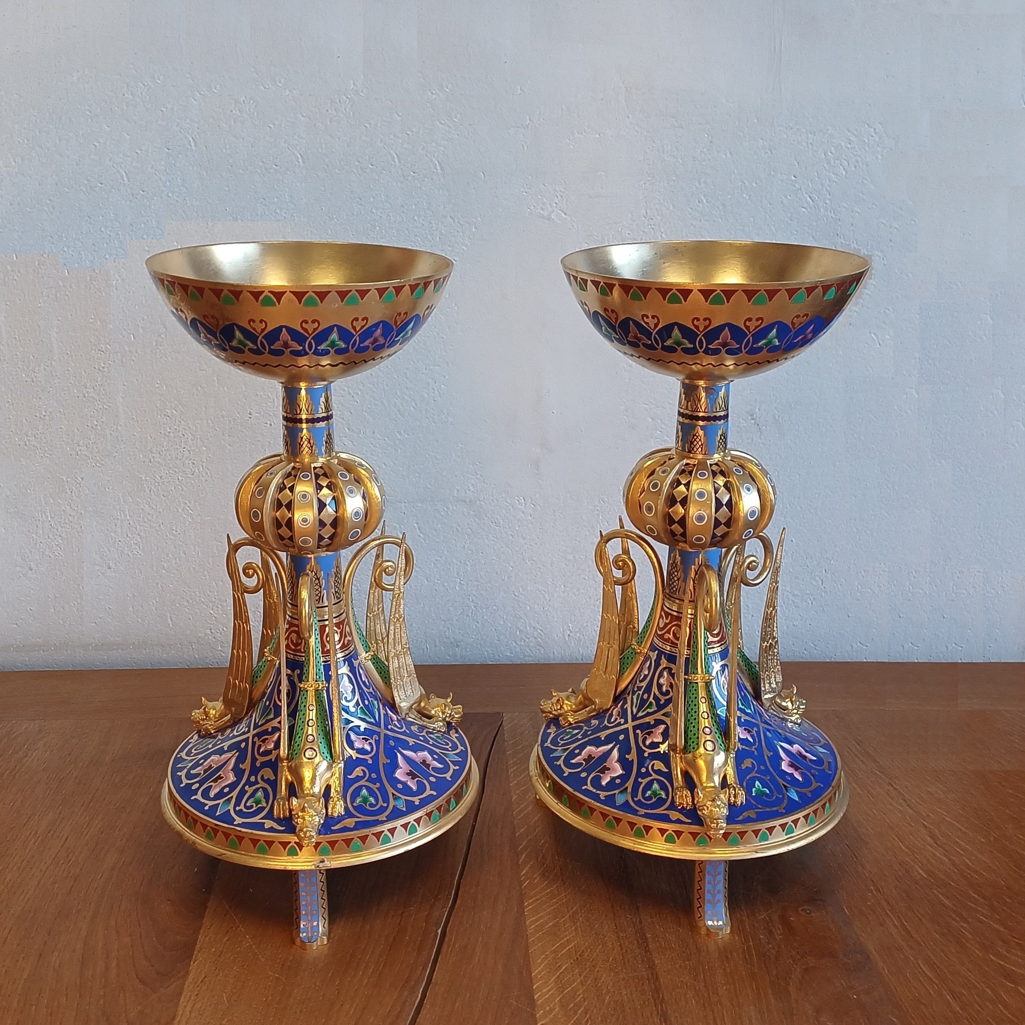 Série de 6 chandeliers en bronze émaillé et doré de P. Poussielgue Rusand - Collection particulière